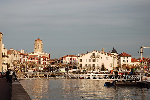 Le port et l'église de Saint-Jean-de-Luz
