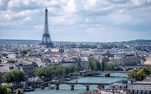 La tour Eiffel vue de la tour Saint-Jacques, à Paris
